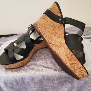 Black Guess Wedges